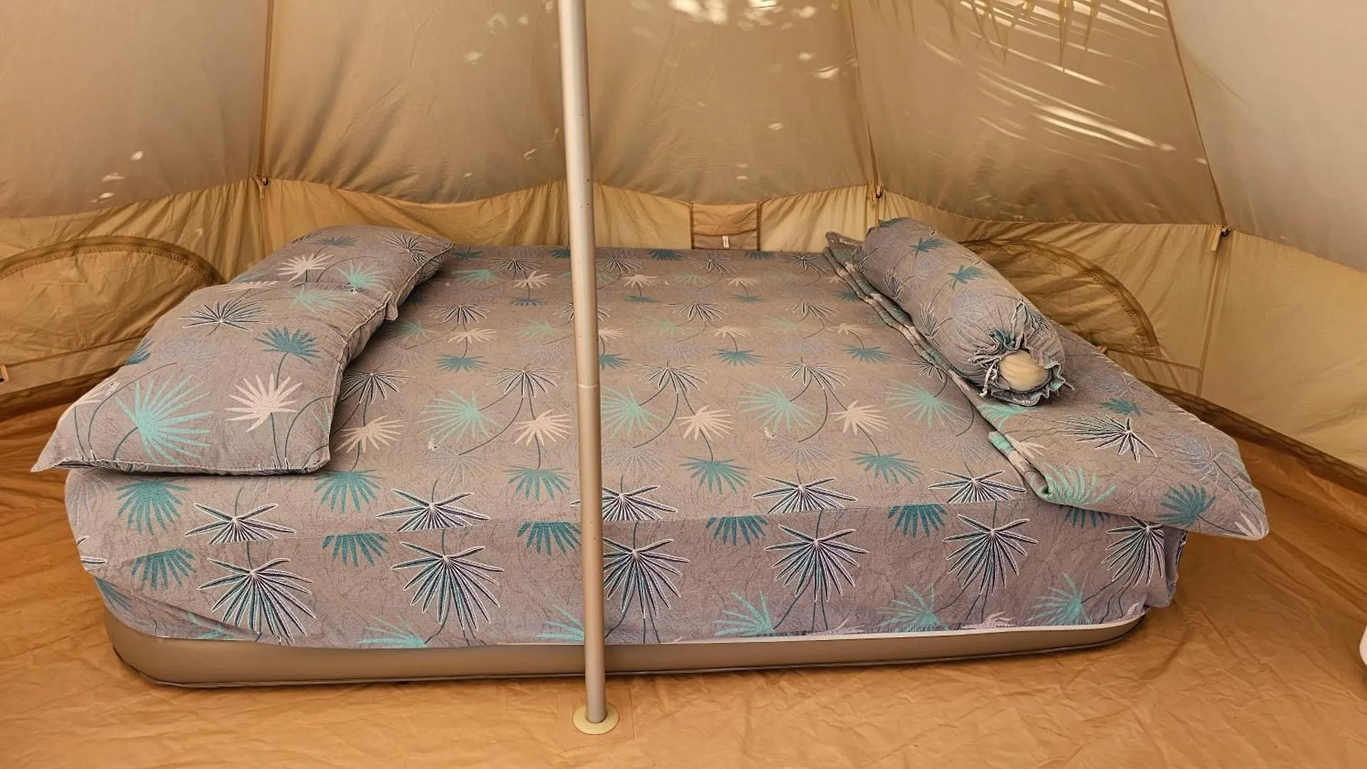 Luxury tent Nha Tren Ho Tai Homestay Sen & Zen Villa Vietnam