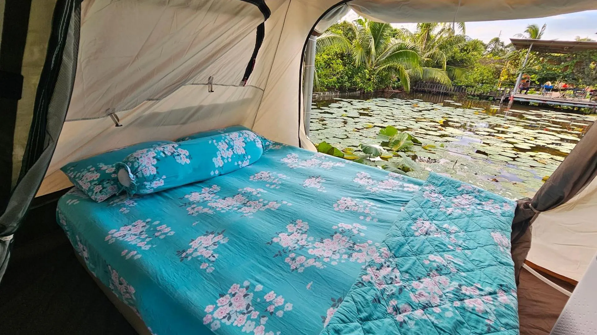 Luxury tent Nha Tren Ho Tai Homestay Sen & Zen Villa