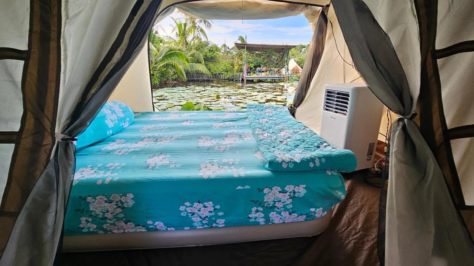 Luxury tent Nha Tren Ho Tai Homestay Sen & Zen Villa Vietnam