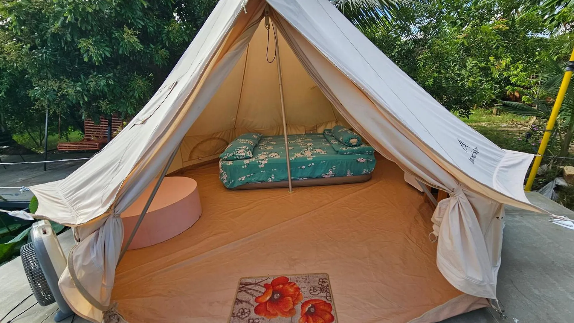 Nha Tren Ho Tai Homestay Sen & Zen Villa Vietnam