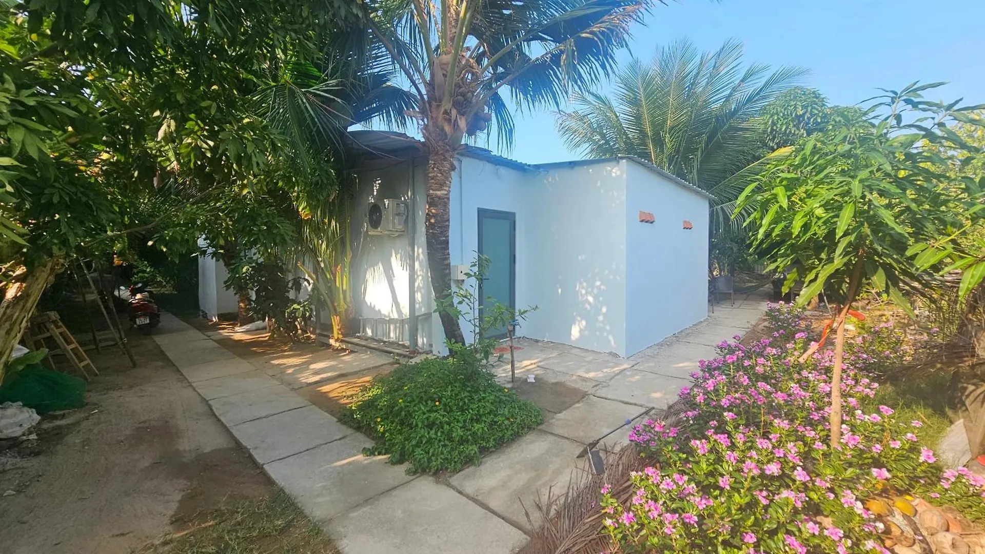 Nha Tren Ho Tai Homestay Sen & Zen Villa Vietnam